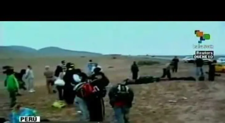 15 turistas heridos al volcar autobús en Perú