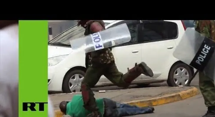 Brutalidad: La Policía de Kenia reprime una protesta contra la corrupción estatal (VIDEO)