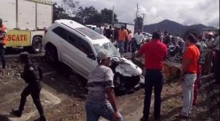 Yipeta impacta motor y mata a dos en la autopista Duarte