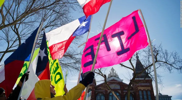 Corte Suprema de EE.UU. deroga ley que limitaría acceso a abortos seguros en Texas