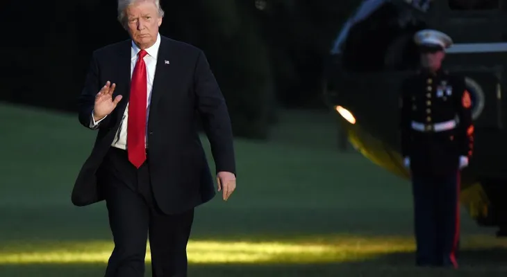 Trump regresa a la Casa Blanca para enfrentar una nueva lucha contra Obamacare