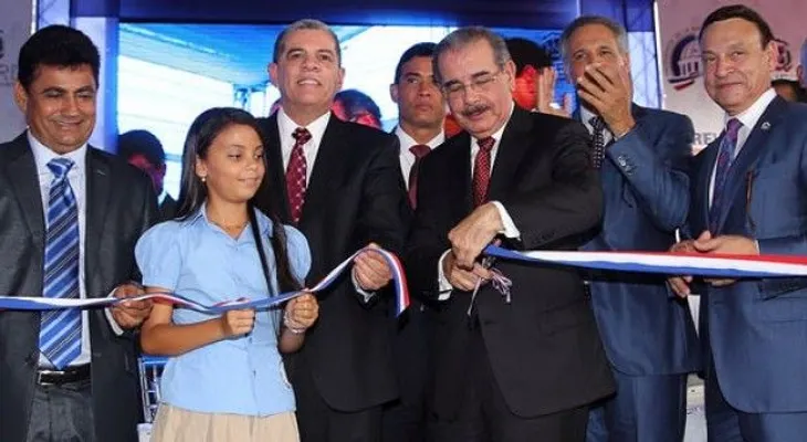 Danilo Medina entrega 5 escuelas en provincias Hermana Mirabal y Duarte 