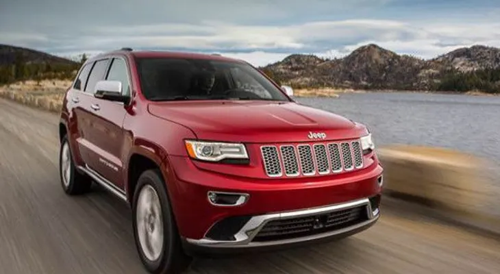 Alertan vehículos Grand Cherokee presentan errores en el sistema de parqueo automático 