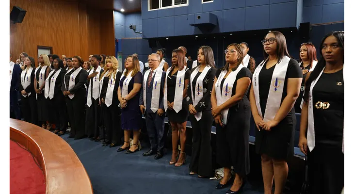 ICOPER reconoce a Jochy Santos en su VI Graduación