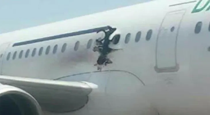 Dos trabajadores del aeropuerto detenidos por bomba en el avión somalí