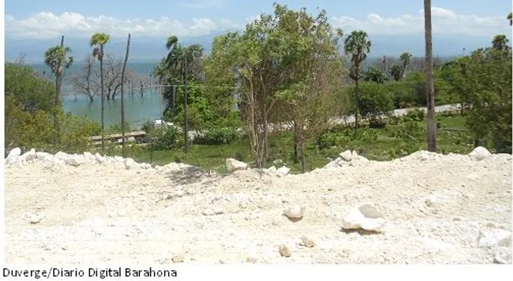 Obras Públicas construye viviendas a personas pobres de Barahona.