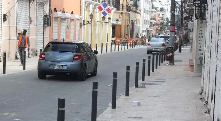 Bolardos instalados en Ciudad Colonial apuestan a protección peatonal 