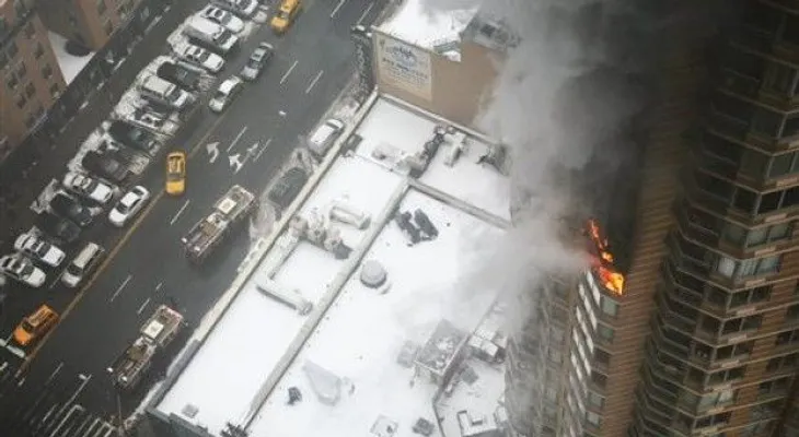 Incendio en rascacielos de NY; un muerto y un herido