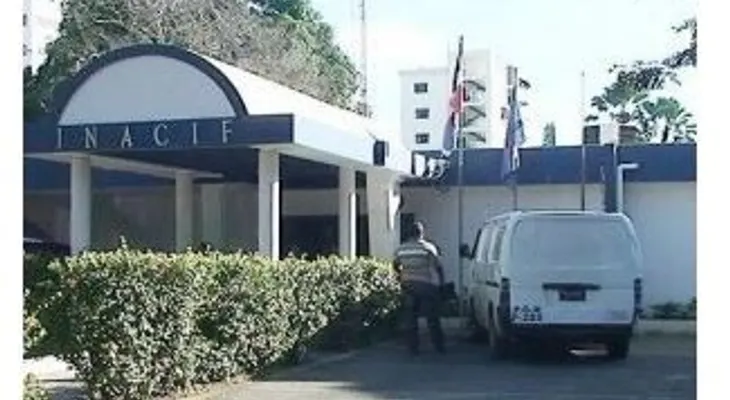 Hallan cadáver de hombre esposado en presa Tavera