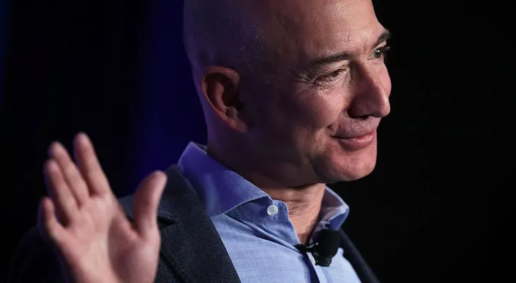 Jeff Bezos desbanca a Warren Buffett del podio de los más ricos del mundo
