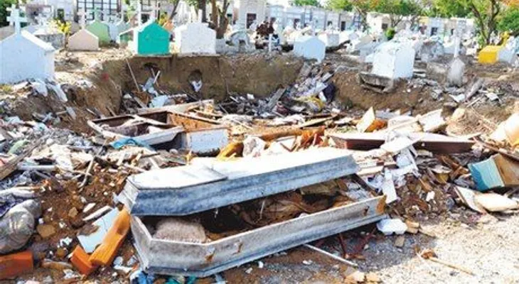Collado promete arreglar los cementerios