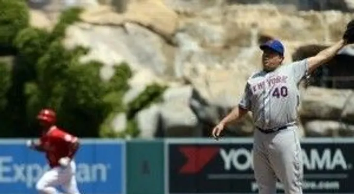 Angelinos conectan 4 jonrones a Bartolo Colón