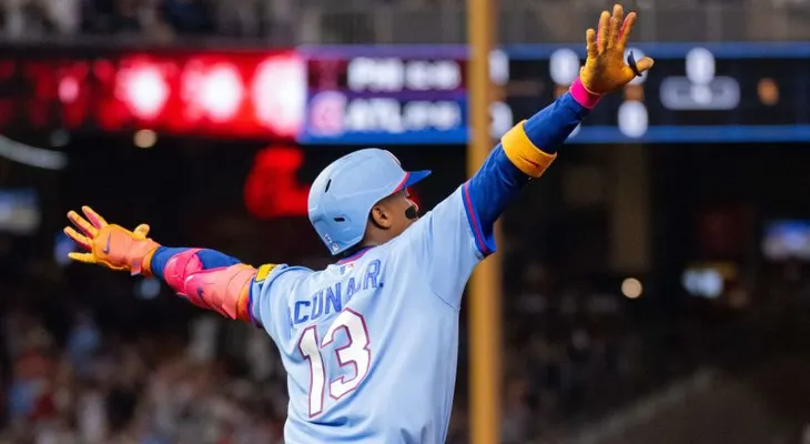 Ronald Acuña Jr. impulsa a los Braves a un paso de la postemporada tras serie ante los Phillies
