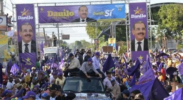 Presidente Medina realiza marcha caravana por El Seibo y La Romana