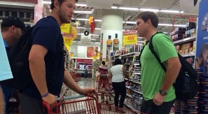 Clayton Kershaw y A.J. Ellis en RD; estaban de compras en centro comercial