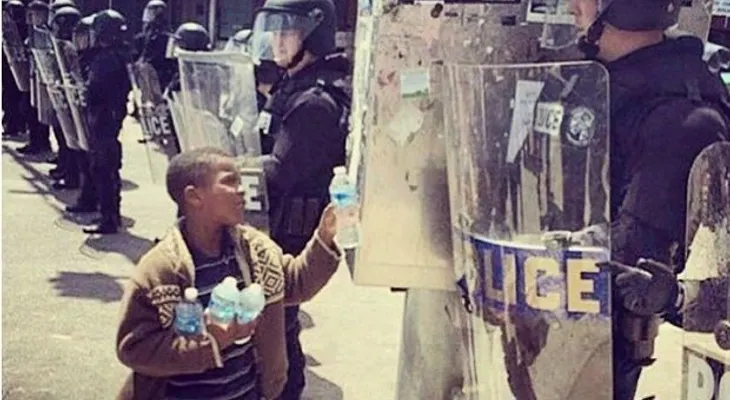 Una foto tomada en Baltimore muestra lo que intentan ocultar los medios locales