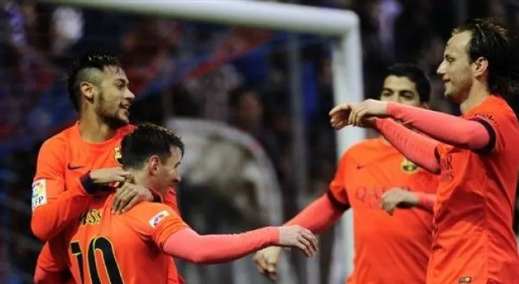 El Barcelona se distancia antes del clásico con doblete de Messi 
