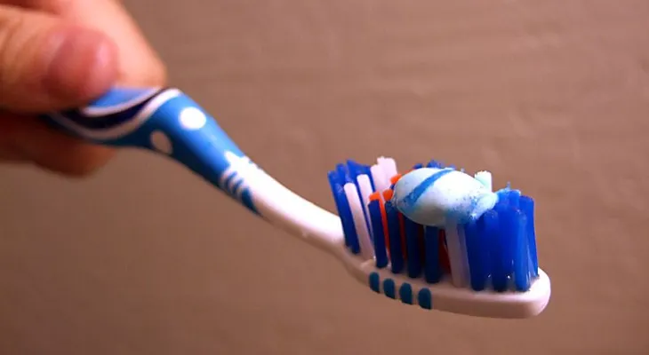 ¿Cuanta pasta dental debo usar?