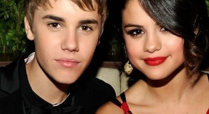 Justin Bieber y Selena se insultan en mensajes de texto; ella lo llama "drogadicto"