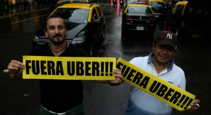 Argentina bloquea tarjetas de crédito para pagar Uber