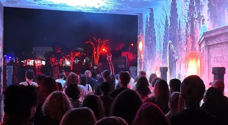 Rebeka Kelly recorre el lado oscuro de Miami en una noche de Halloween