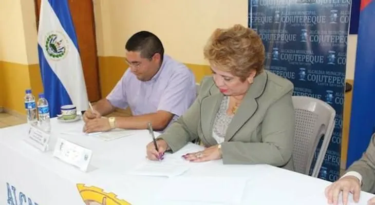 Firman convenio para prevenir violencia