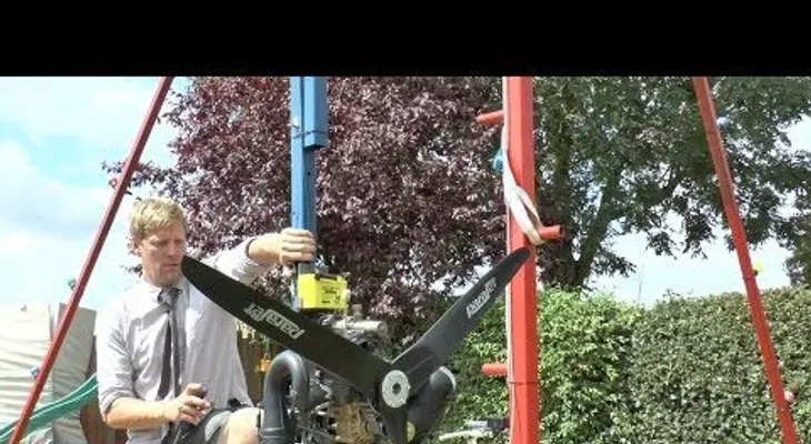 Inventa un columpio de 360 grados y este le juega una mala pasada