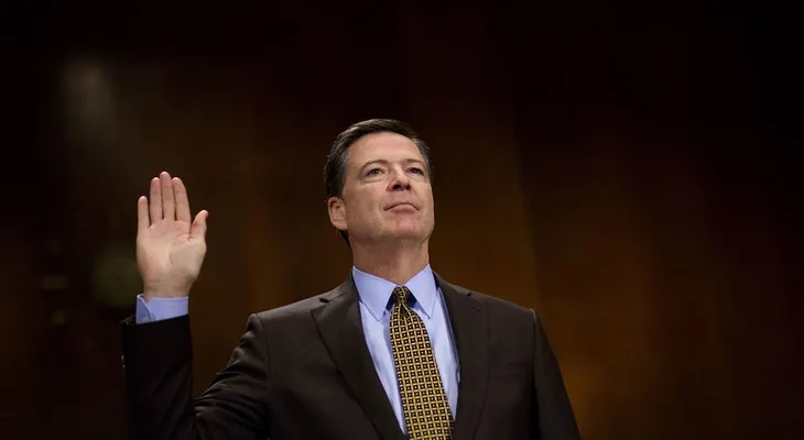 El ex director del FBI James Comey acepta declarar en una audiencia pública del Senado de EEUU