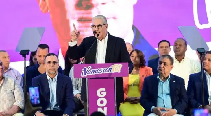 Gonzalo Castillo rechaza suspensión de consulta del PLD pero acata decisión y continúa recorridos