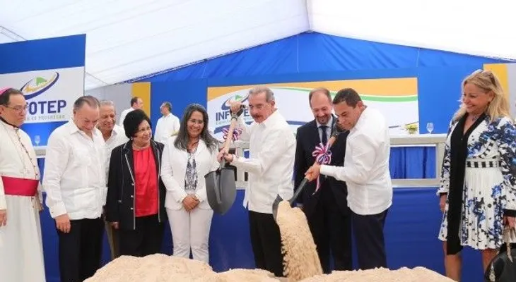 Presidente Medina deja iniciada construcción escuela de hotelería de INFOTEP