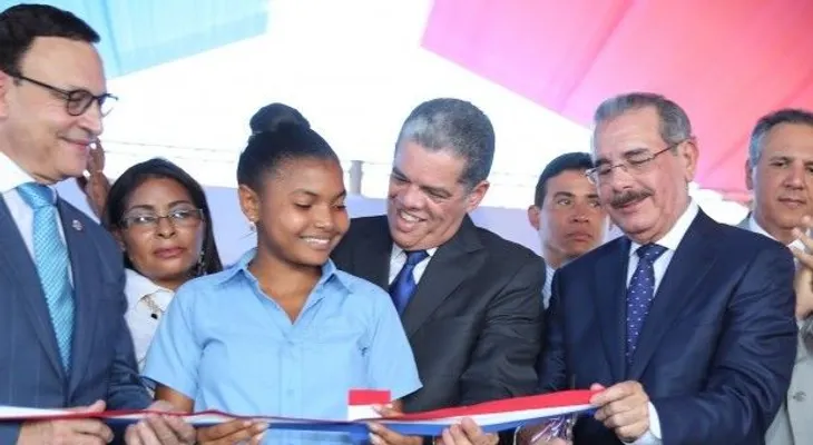 Danilo Medina inaugura 15 escuelas en 6 provincias del Cibao