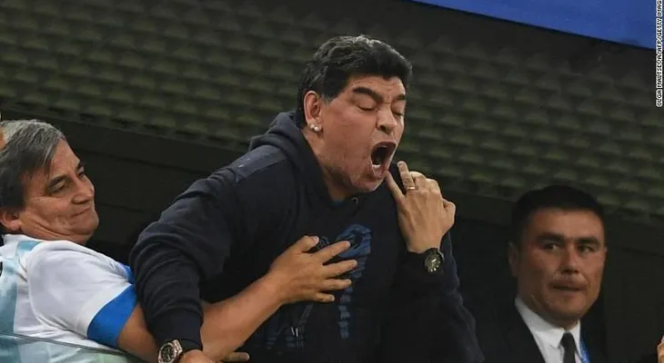 Diego Maradona les dice a sus fanáticos que está "bien" 