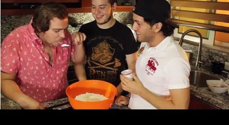 Como hacer PIZZA RELLENA Con BagreTV  (VIDEO)