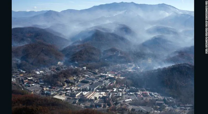 Incendios en Tennessee dejan 3 muertos; Gatlinburg está en toque de queda