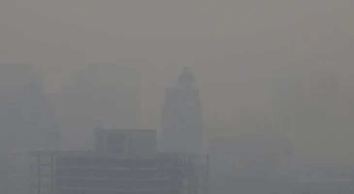 Pekín emite alerta roja por contaminación del aire por primera vez