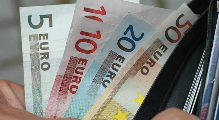Dos hombres encuentran 100.000 euros en el río Danubio ... y podrían quedarse con el dinero
