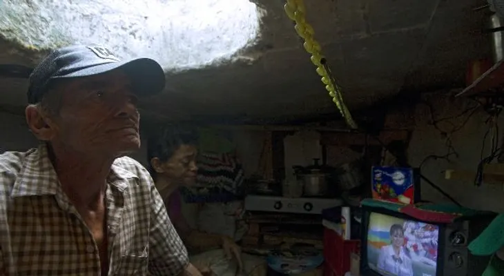 Un colombiano vive 21 años en una alcantarilla "mejor que el presidente"