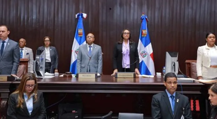 Diputados depositan dos proyectos de ley para regular venta de alcohol tras fallo del TC