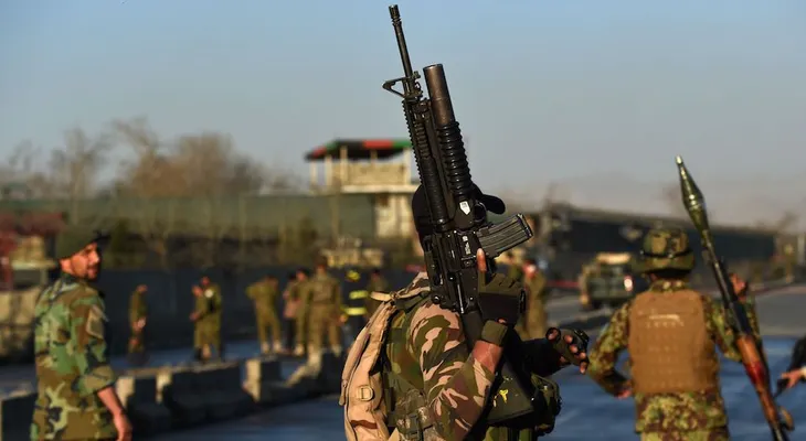 Atentado del talibán mata a una docena de personas en Kabul