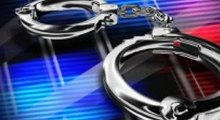 PN captura dos hombres y una mujer por robo en residencia