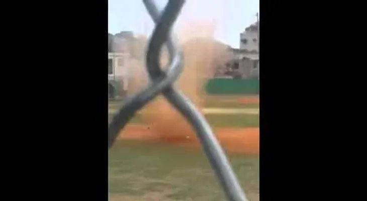 Torbellinos causan pánico en play de Las Caobas; eso es un demonio... (VIDEO)