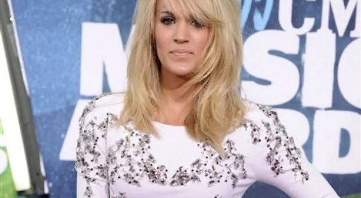 Bebé de Carrie Underwood encerrado accidentalmente en auto 