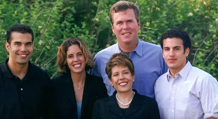 Jeb Bush habla español diciendo que está orgulloso de su familia hispana