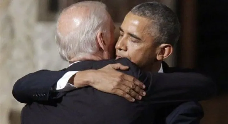 Entre el luto y el dolor, Obama y Biden muestran su vínculo personal 