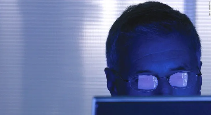 Compañía ofrece seguro contra acoso digital por una millonaria cifra