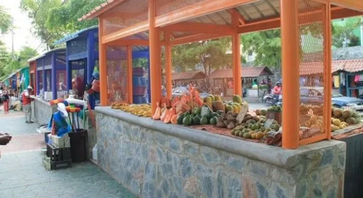 Ayuntamiento DN entrega 76 casetas a mercaderes de Los Guandules