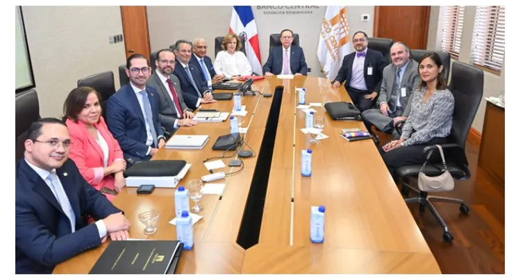Valdez Albizu recibe misión BID para apoyar a las MIPYMES