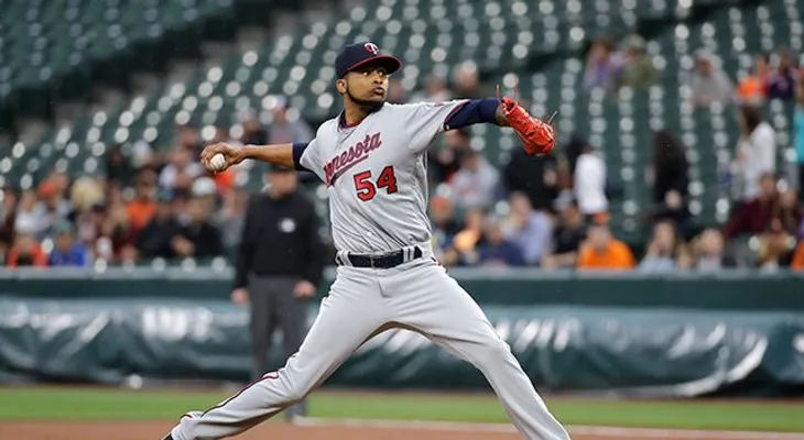 Ervin Santana pintó de blanco  a los Orioles