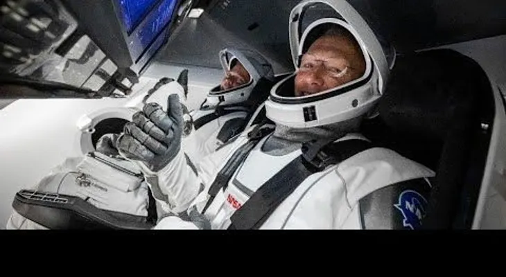 Astronautas abordan la estación internacional