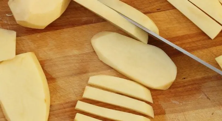 Crujientes papas fritas sin una gota de grasa, ¡y tan fáciles de preparar ! 